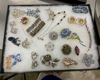 LG COLLECTION COSTUME JEWELRY