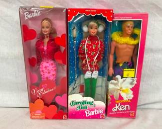 BARBIES VALENTINE,CAROLING,KEN