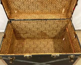 INSIDE VIEW VINTAGE TRUNK