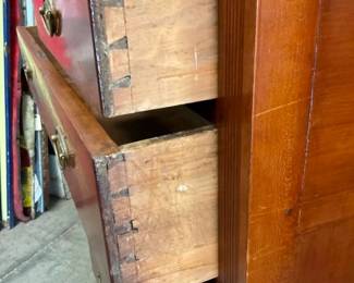 DOVETAILED DRAWERS