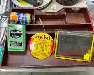 ADV. ITEMS, OLD GOLD WOODEN TRAY