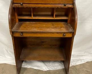 NISIDE VIEW CHILDS DESK