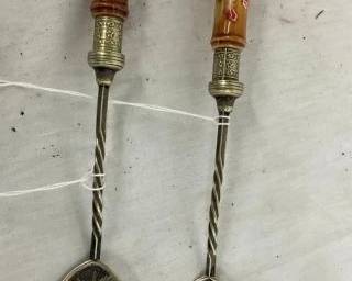 NICE SET SERVING PCS. W/ MAJOLICA HANDLE