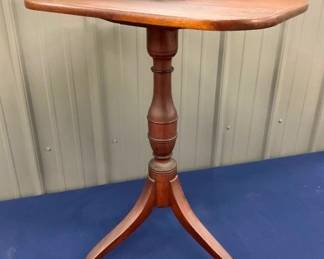 1800'S WALNUT TILT TOP CANDLE STAND