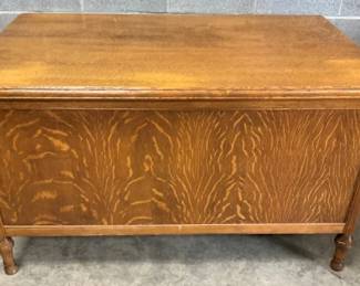 NICE 1/4 SAWN OAK DESK