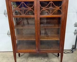 OAK CHINA CABINET W/ DOUBLE GLASS DOORS