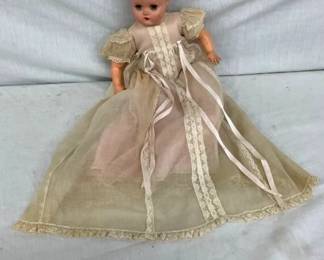 MADAME ALEXANDER DOLL W/CLOSING EYES