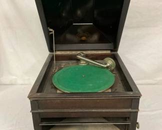 INSIDE VIEW VICTROLA
