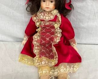 EARLY PORC. SCHMID DOLL 7X17