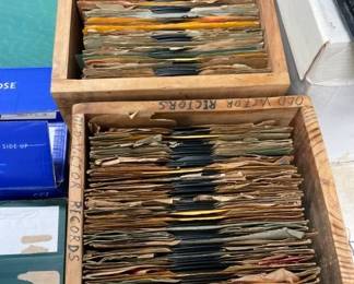 COLLECTION OLD VICTOR RECORDS