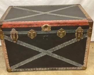 UNUSUAL FLAT TOP STEAMER TRUNK