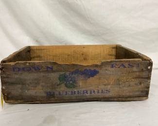 EARLY WOODEN BLUEBERRIES CRATE