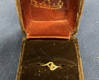 10K GOLD LADIES RING