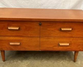 MID CENTURY LANE CEDAR CHEST