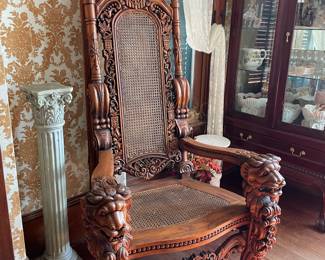 The Kings Chair, Carved Lions heads