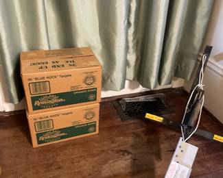 Skeet thrower with Remington targets