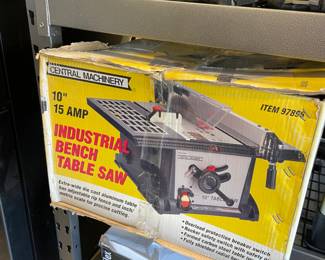 Industrial bench table saw in box
