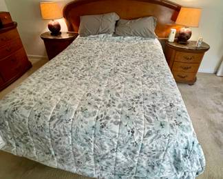 adjustable queen bed.