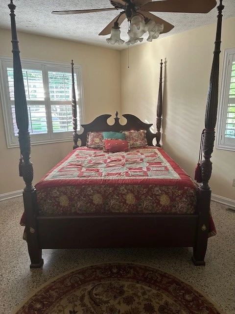 Antique Queen Poster Bed w/ mattress, box spring, quilt/pillows