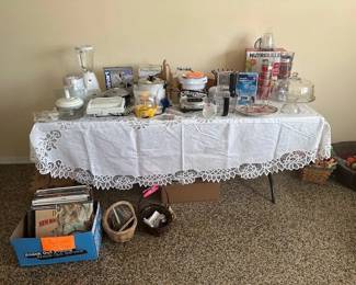 Miscellaneous kitchen items