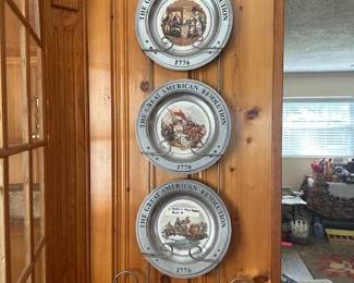 Revolutionary War Plates  with holder Set 1 of 2