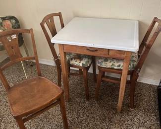 Antique table w/ metal top & 4 chairs