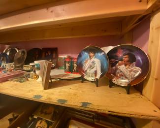 Elvis collection. Plates and figurines. 