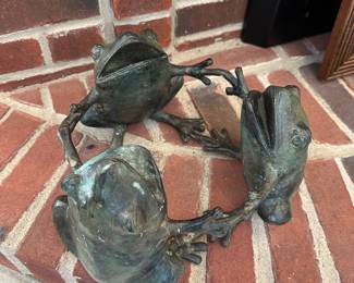 3 Singing Frogs Circle Figurine 