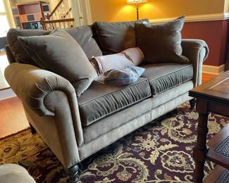 Ethan Allen Hastings Loveseat (BL), Ethan Allen Lahore Rug
