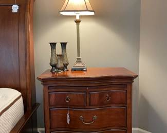 Thomasville Side Table B (BL), Table Lamp