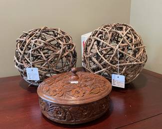  Solar lighted grapevine ball