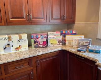 Krups fryer, Nostalgia cotton candy maker, Babycakes donut maker, Babycakes cupcake maker, Nostalgia popcorn popper, Hot cookie cup warmer
