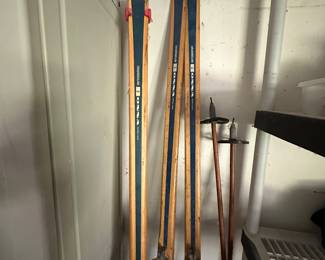 Antique Skiis