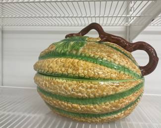 Italian Mottahedeh Majolica, bottom plate present. 