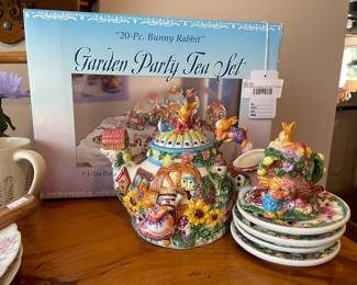 1999 Rabbit Garden Tea Set (20 Pieces)