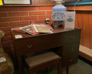 Vtg Singer sewing machine table with stool, Who's Who in Baseball, Vintage Painted Hurricane Lamp