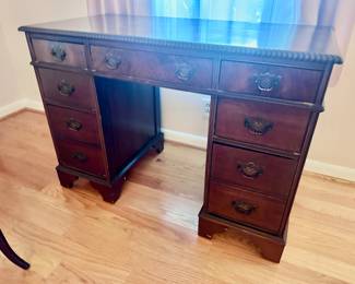 Knee hole Desk, Small Desk