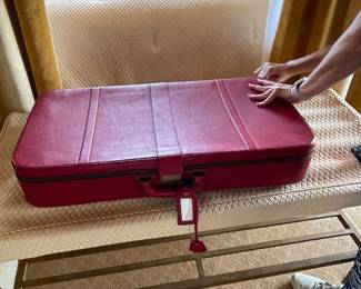 Please note there are fabulous women's clothing and accessories - all the big names - Chanel, Hermes, etc! 