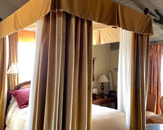 Queen size Canopy Bed with center Rosette 