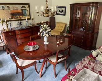 Matching Drexel Dining Room Table, 6 Chairs, 2 leafs, Hutch and Sideboard 