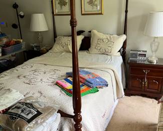 Matching Thomasville Queen Bed and 2 dressers