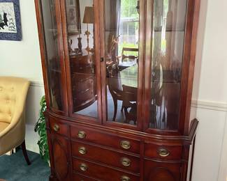 Matching Drexel Dining Room Table, 6 Chairs, 2 leafs, Hutch and Sideboard 