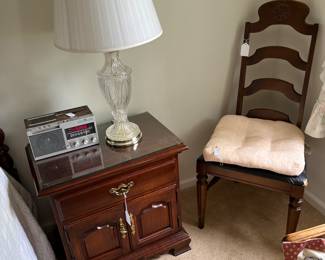 Matching Thomasville Queen Bed and 2 dressers