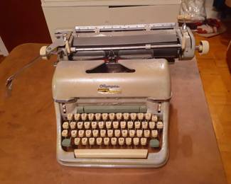 1950s Olympia Mechanical Typewriter made in W. Germany. 