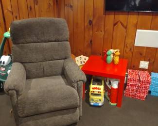 Four rockers. Can be easily dismantled in order to move.