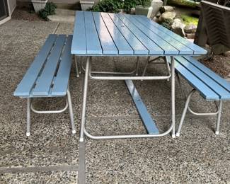 Picnic table (front view)