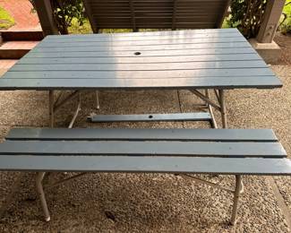 Picnic table (side view)