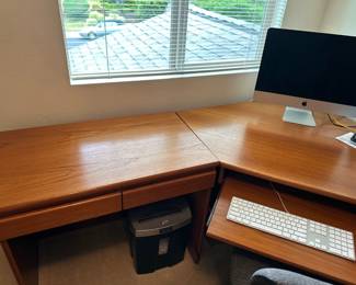 Corner desk