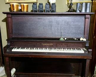 Chas. E. Roat Music Co. LTD, Battle Creek, Mich, upright piano