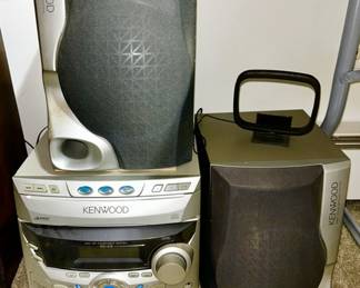 Kenwood stereo system with speakers